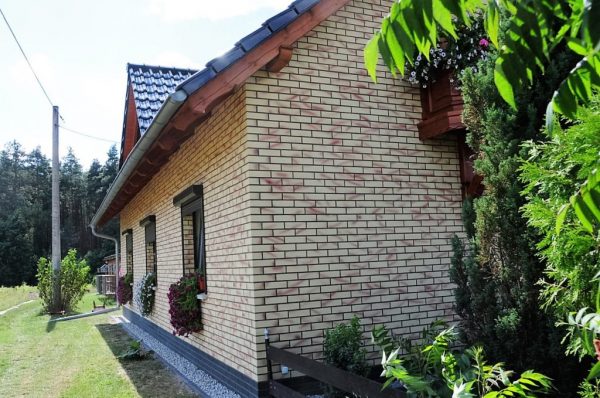 izoflex plytelės spalva 103 15 geltonos spalvos fasadas