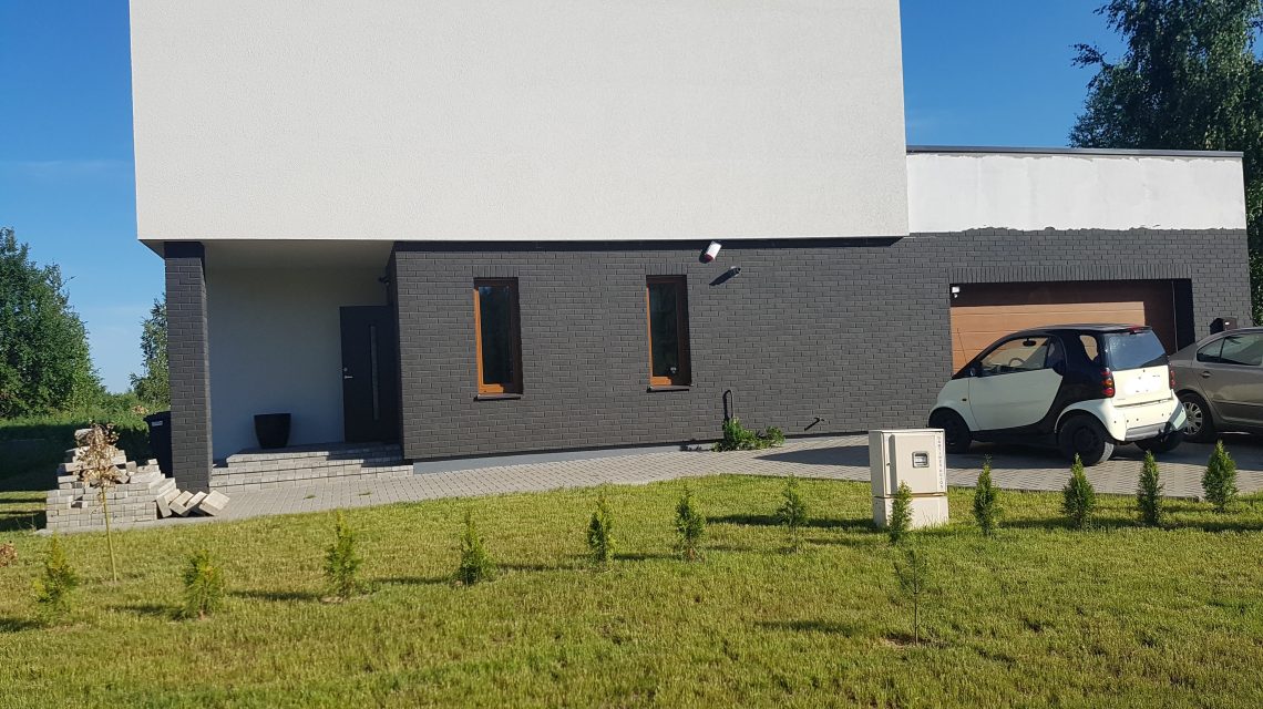Juodas lankscios plyteles