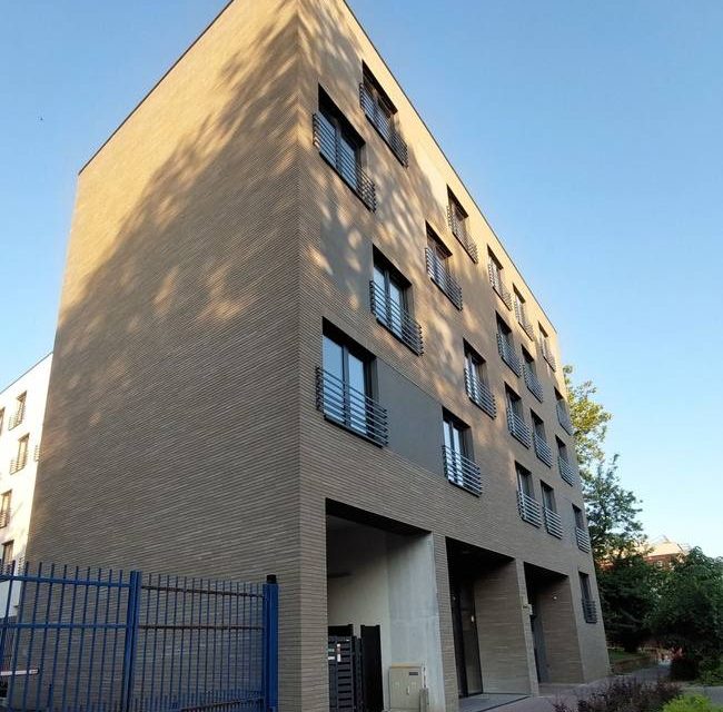 Lankscios fasado plyteles Dijon